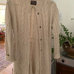 Chunky Anthropologie wool cardigan w vintage vibe